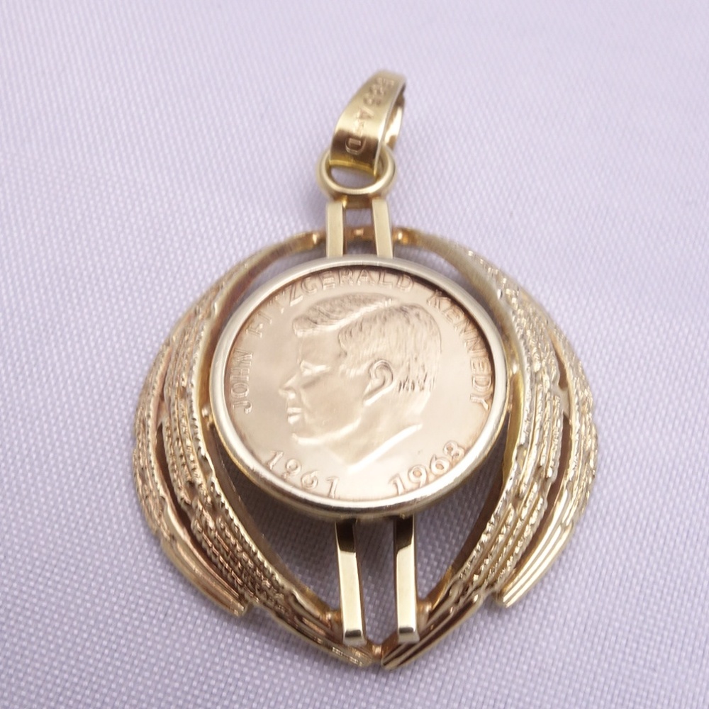 *RARE* Vintage 14KT Gold Pendant w/ JFK Medallion